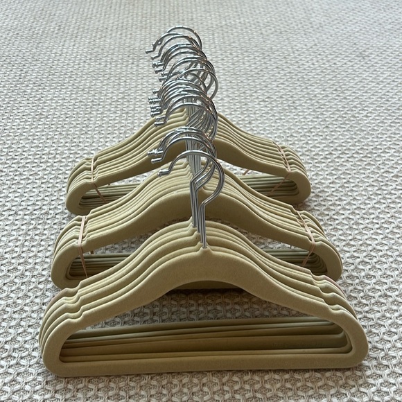 Real Simple Children’s Kids 12” Velvet Hangers Bundle of 29 - Picture 1 of 2